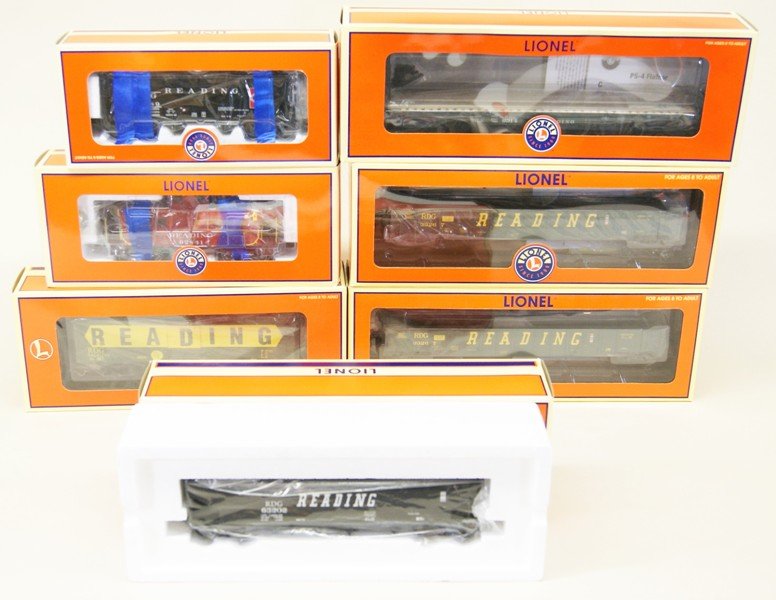 Lot of Seven Lionel Reading Railroad Rolling Stock (1 of 5)