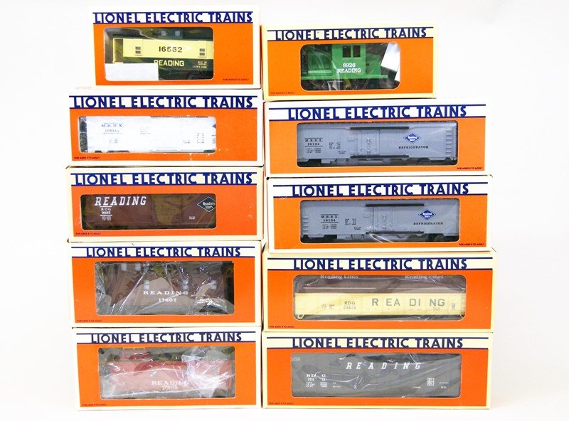 Lot of Ten Lionel Reading Railroad Rolling Stock (1 of 1)
