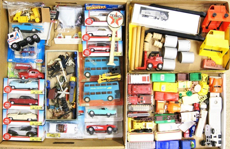 Large Group of Train Layout Accessories (1 of 6)