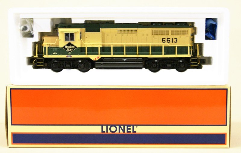 Lionel GP-30 Reading Railroad Engine 28817 (1 of 2)