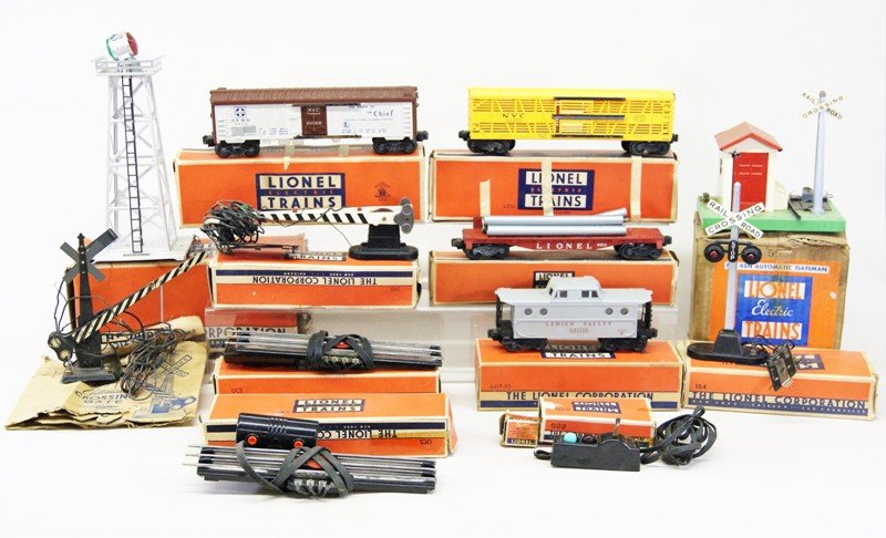 Miscellaneous Lot Lionel Freight Cars and Accessories (1 of 8)
