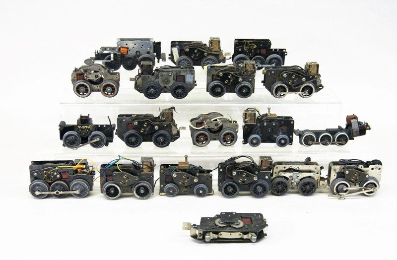 Lot of Nineteen Motors for Train Engines Mostly Lionel (1 of 5)