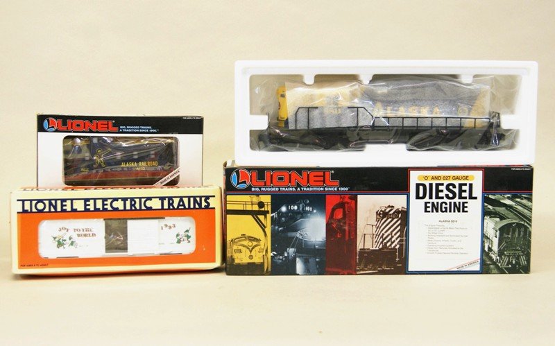 Lionel Modern Era Alaska SD-9 with Boxcar and Caboose (1 of 4)