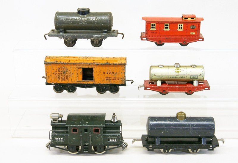 Very Early Lionel Freight Set with 152 Engine (1 of 7)