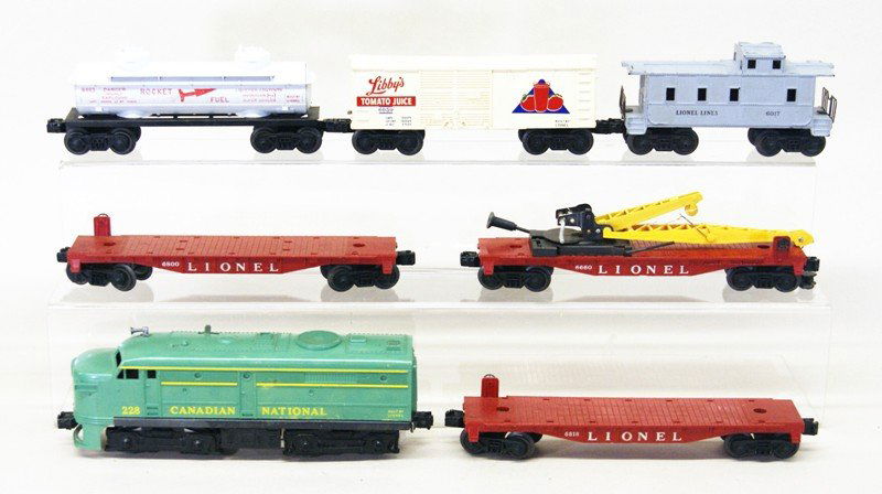 Lionel Post-war 228 Freight Set Seven Pieces (1 of 5)