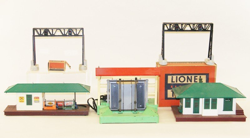 Lionel Post-war Accessory Lot (1 of 6)