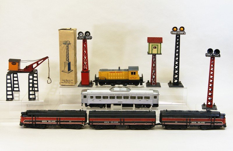 Marx Lot of Diesel Engines and Accessories (1 of 7)