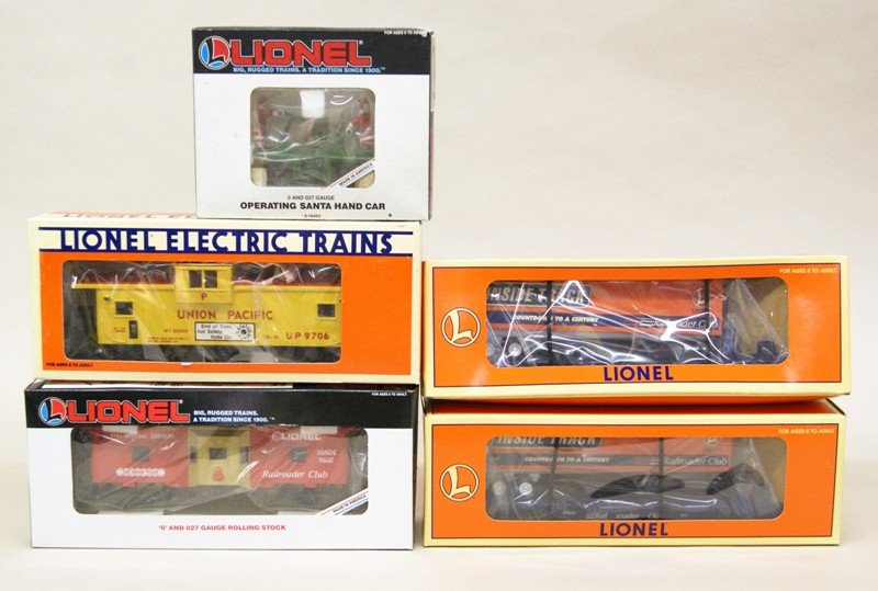 Lionel Five Pieces Freight Cars (1 of 5)