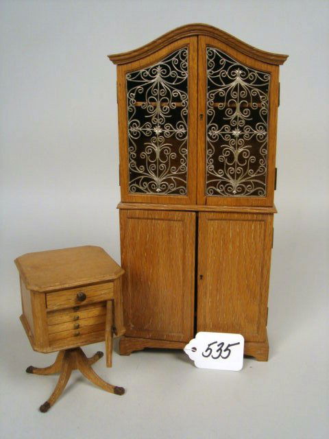 Studio Seagull Salesman Sample Oak Sewing Stand: Studio Seagull Salesman Sample Oak Sewing Stand with Duncan Phyfe Feet 3 3/4", Sideboard with Fretwork Top 9 3/4"