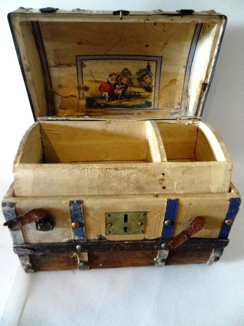 Doll's Dome Top Trunk (1 of 3)