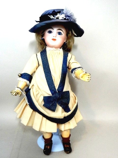 Francois Gauthier Doll (1 of 2)