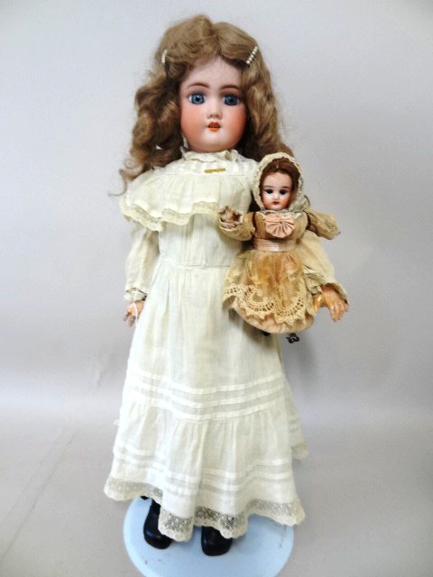 Halbiq-Bergman and Her AM doll (1 of 4)