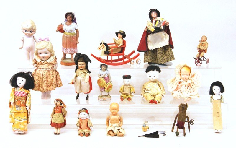 Lot of Dolls, Peddler, Japan, etc. (1 of 7)