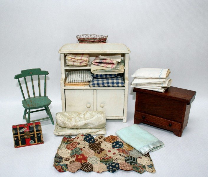 Dollhouse Miniature Vintage Linen Closet (1 of 2)