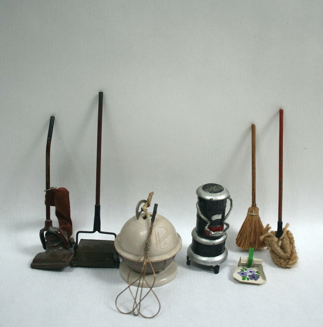 Dollhouse Miniature Cleaning Items (1 of 2)