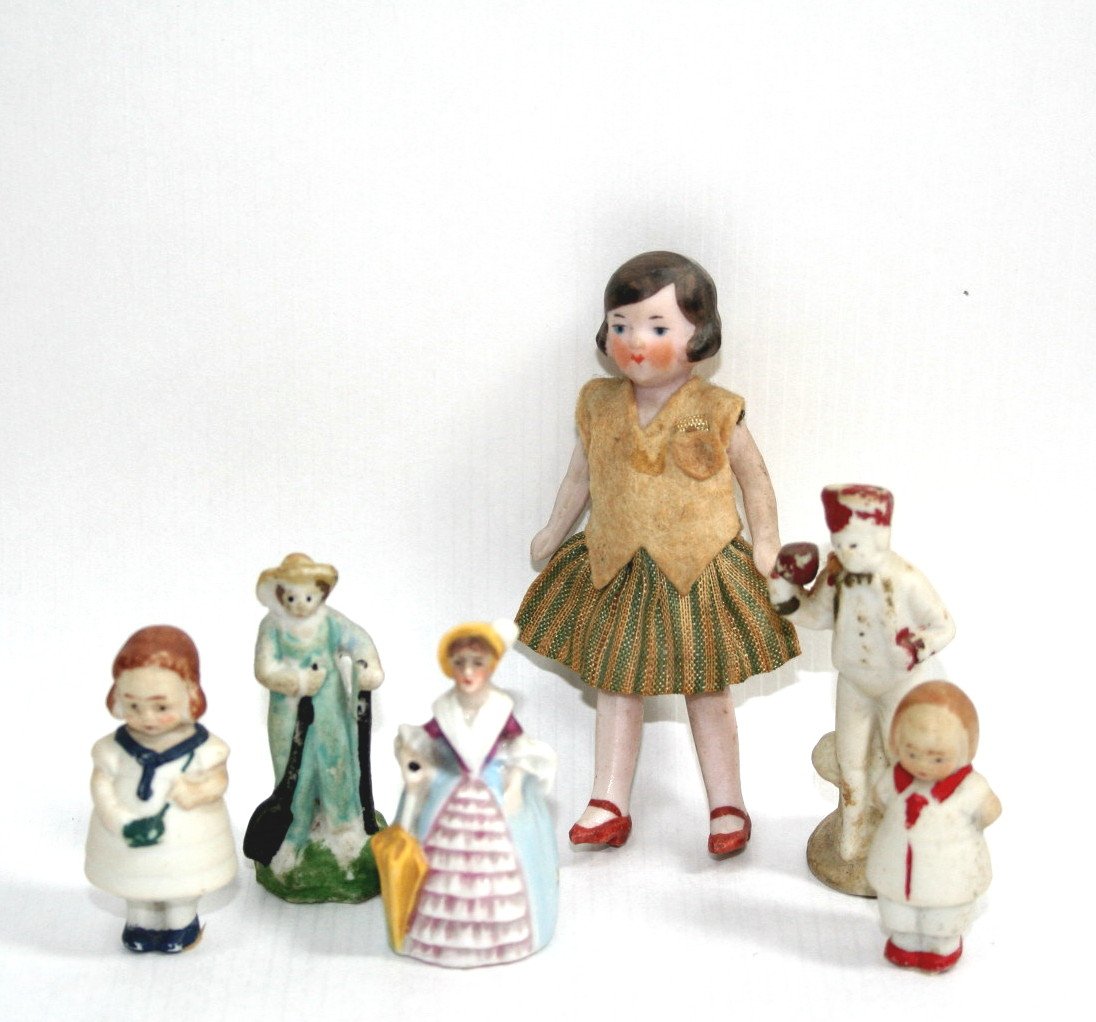 Hertwig Girl and Figurines (1 of 1)