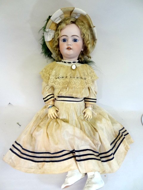 S & H Bisque Doll  1079 (1 of 2)
