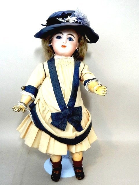 Francois Gauthier Doll (1 of 1)