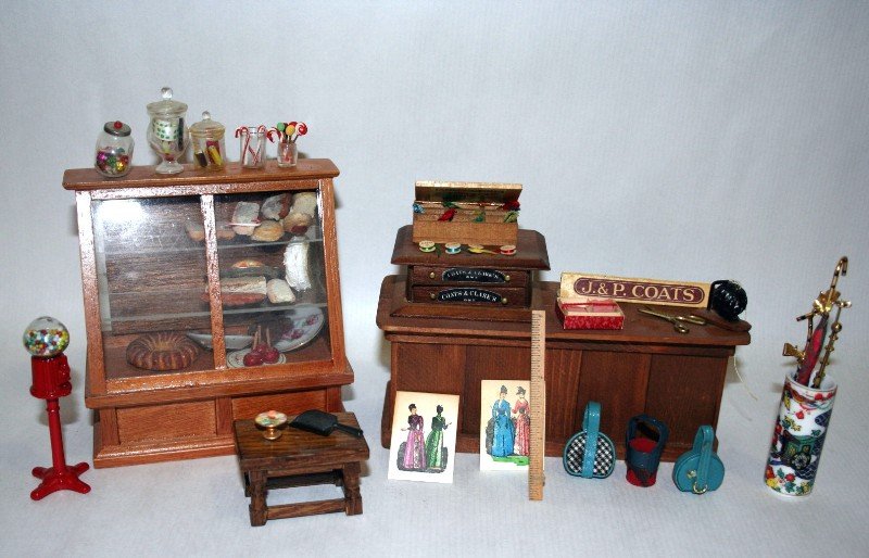 General Store Display Case and Accessories (1 of 3)