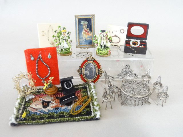 Dollhouse Miniature Jewelry & Accessories (1 of 1)