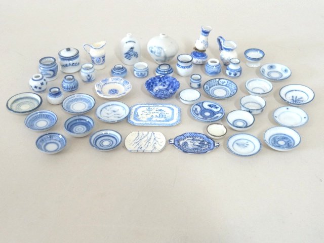 Dollhouse Miniature Blue & White Dishes (1 of 3)