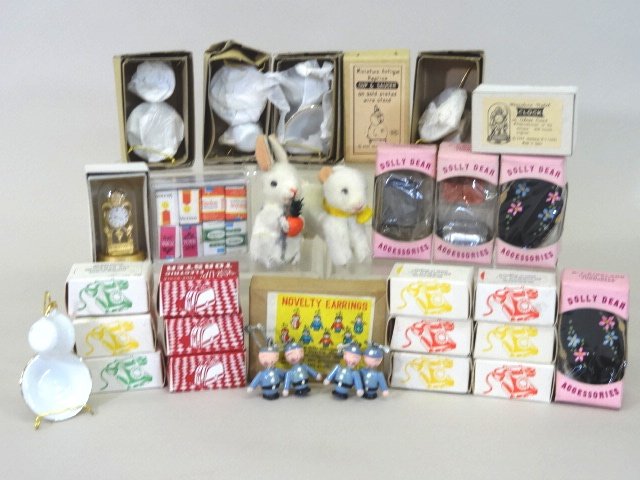 Dollhouse Miniatures in Original boxes (1 of 1)