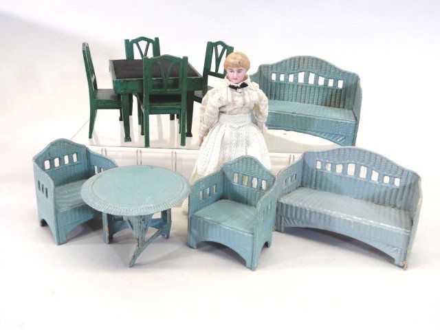 Dollhouse Miniature Doll & Furniture (1 of 1)