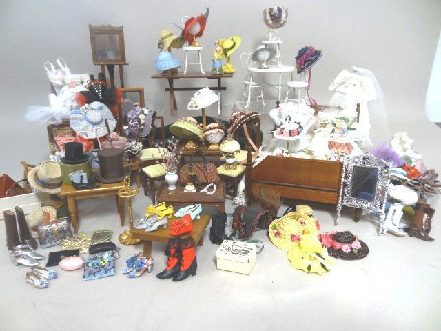 Dollhouse Miniature Ladies Room and Accessories (1 of 6)