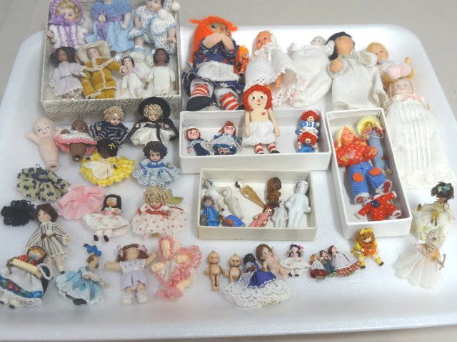 Dollhouse Miniature Doll Collection (1 of 3)