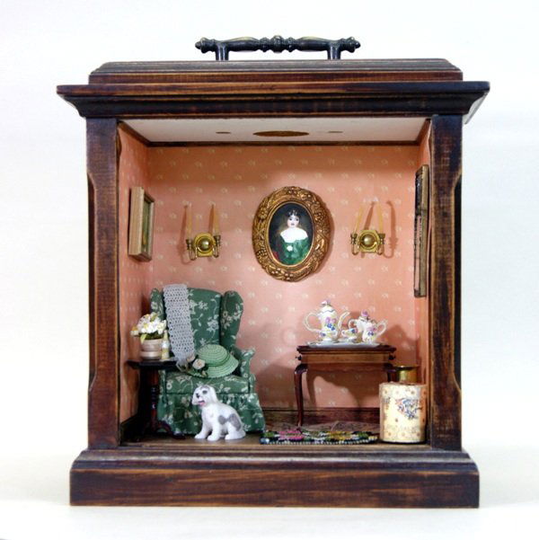 Fancy Clock Box w/Furniture (1 of 4)