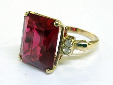 10Kt  Ladies Ring (1 of 3)