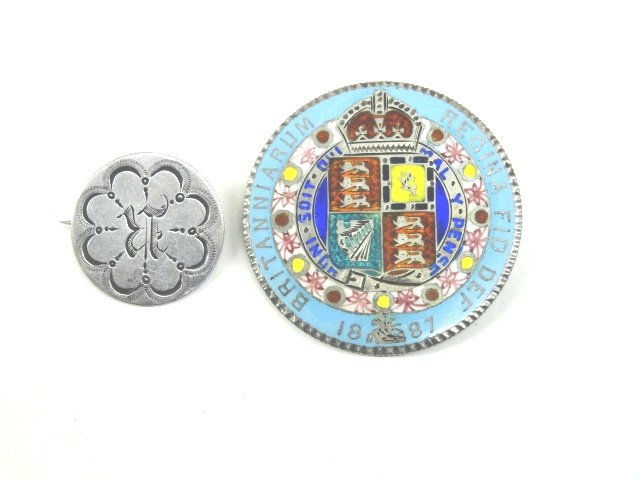 Sterling 1887 Coin PIn: Britanniarum Regina Fio DEF , Silver Enamled Coin, on Back Gloria Dei and pin