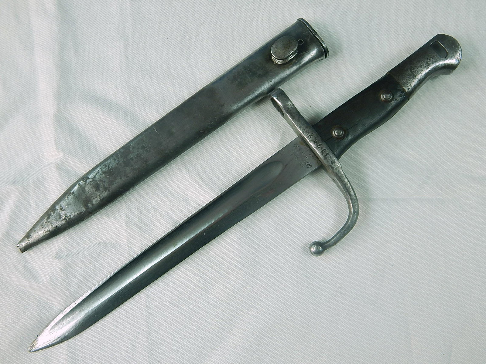 Turkish Turkey WW1 WW2 Mauser Bayonet Fighting Knife: Original Turkish WW1-WW2 Mauser Bayonet with Scabbard. Guard is loose. Push button works. 14 3/8" long with 9 1/2" blade.
