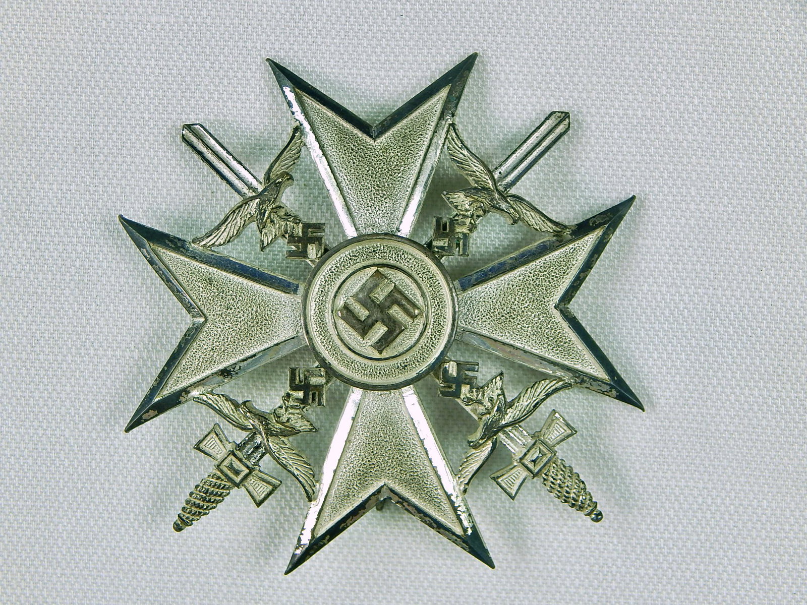 German Nazi WW2 Spanish Condor Legion Cross Order Medal: Original German WW2 Spanish Condor Legion Silver Grade Cross with Swords.This item has a reserve price.