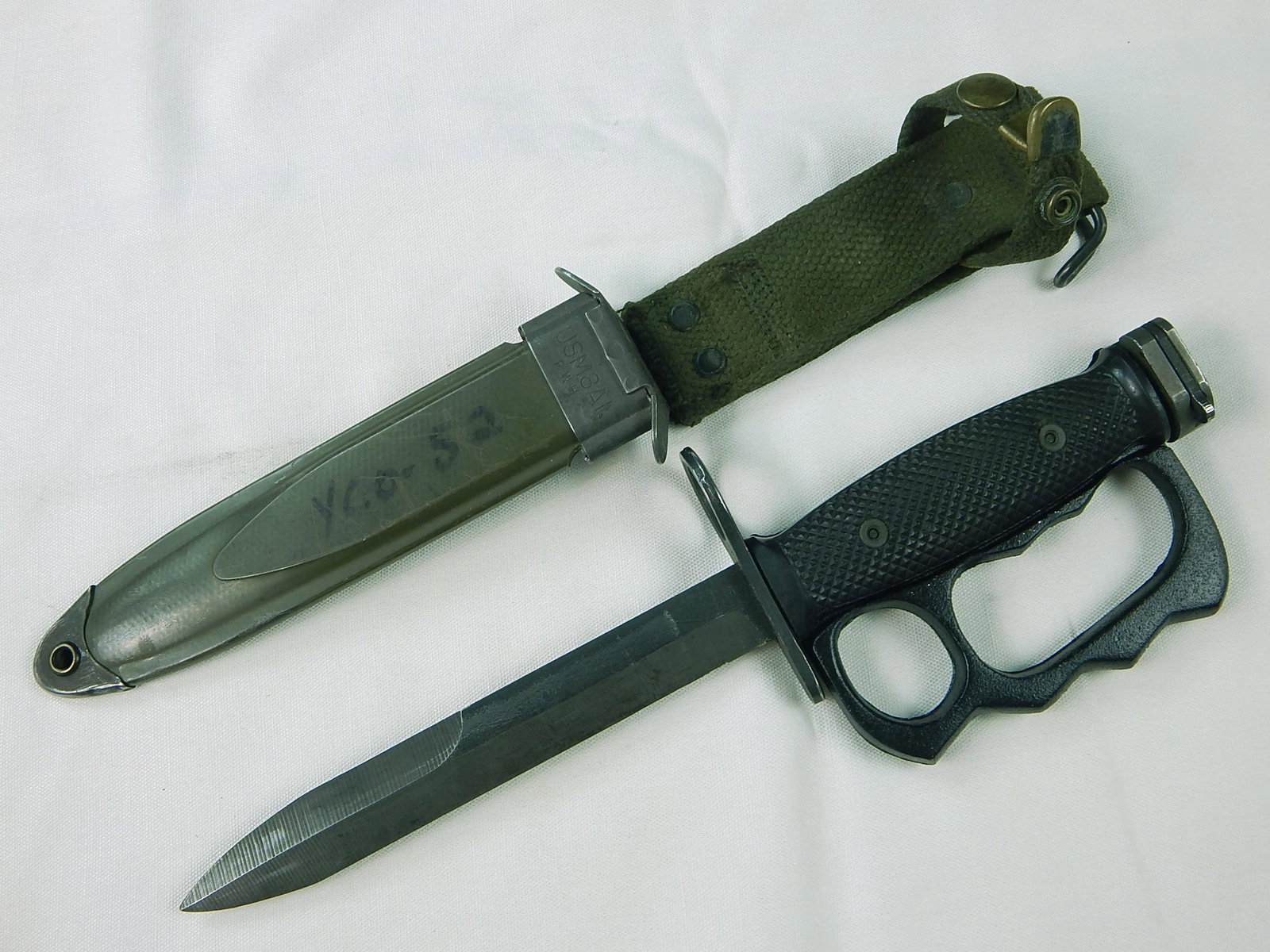 Vintage US Vietnam Era M7 BOC Bayonet Fighting Knife: Vintage US Vietnam Era M7 Bayonet with Scabbard. 11 3/4" long with 6 5/8" blade.