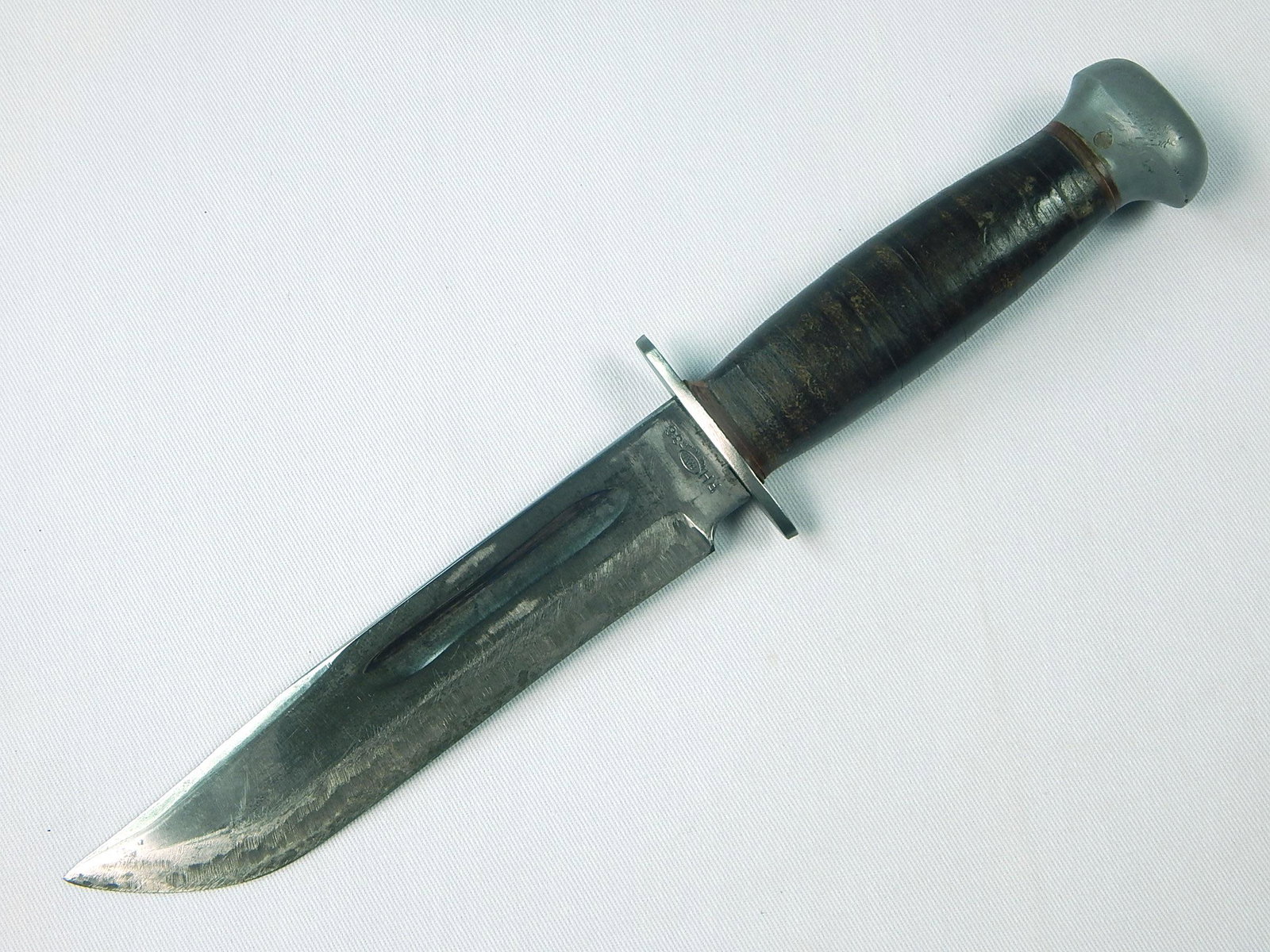 US WW2 Pal RH-36 Fighting Knife: US WW2 Pal RH-36 Fighting Knife. No sheath. 11" long with 6 1/4" blade. The guard is a little loose.
