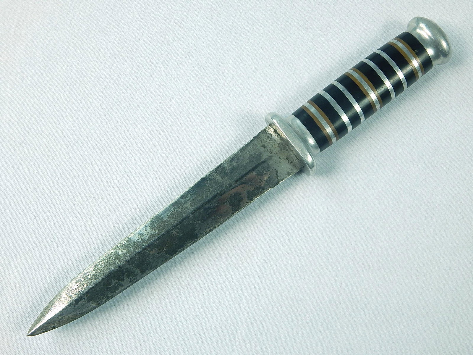 US WW2 Custom Handmade Theater Stiletto Fighting Knife: US WW2 Custom Handmade Theater Stiletto Spear Point Fighting Knife. No sheath. Knife is solid, no loose parts. Size: 11 3/8" total length, blade is 7".
