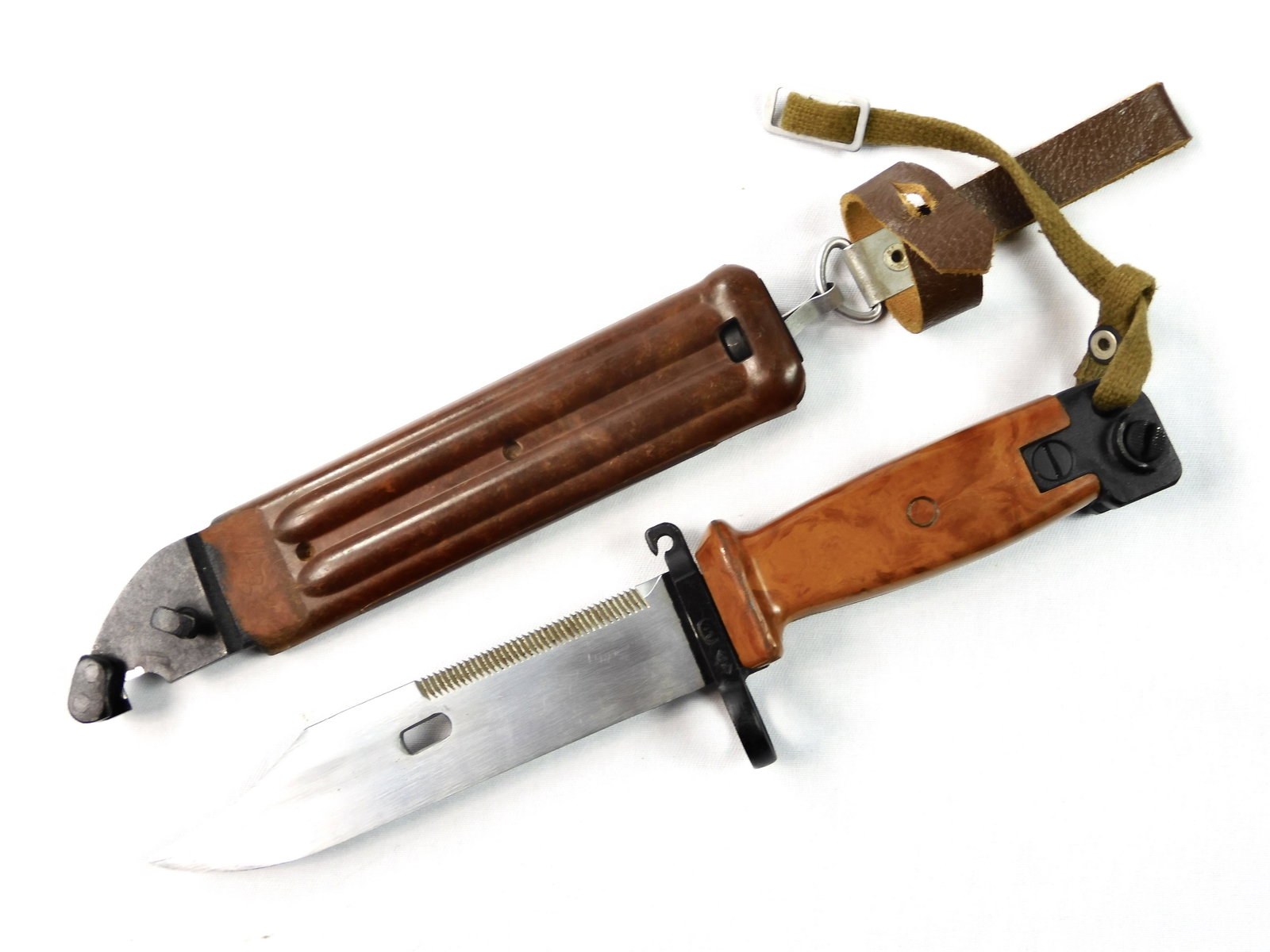 Vintage Soviet Russian USSR AKM Type II Bayonet Knife: Soviet Russian AKM Type II Bayonet with wire-cutting Scabbard. For use with the 7.62 mm & 5.45 mm Kalashnikov AKM assault rifle. The 6x4 bayonet was produced from the late 1960s to 1983 at the Izhevsk