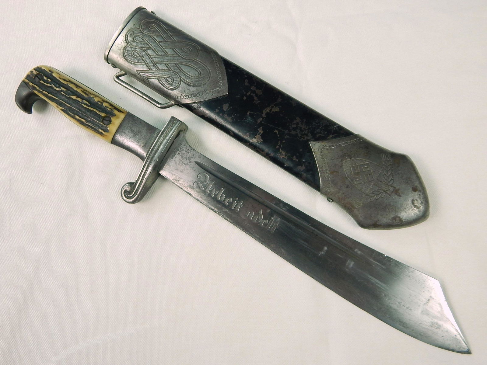 German Germany Nazi Eickhorn WW2 RAD Dagger Knife Stag: Original German Eickhorn WW2 RAD Dagger with Scabbard. 14 3/4" total length, the blade is 9 5/8". The scabbard is missing one screw. Stag handle plates.