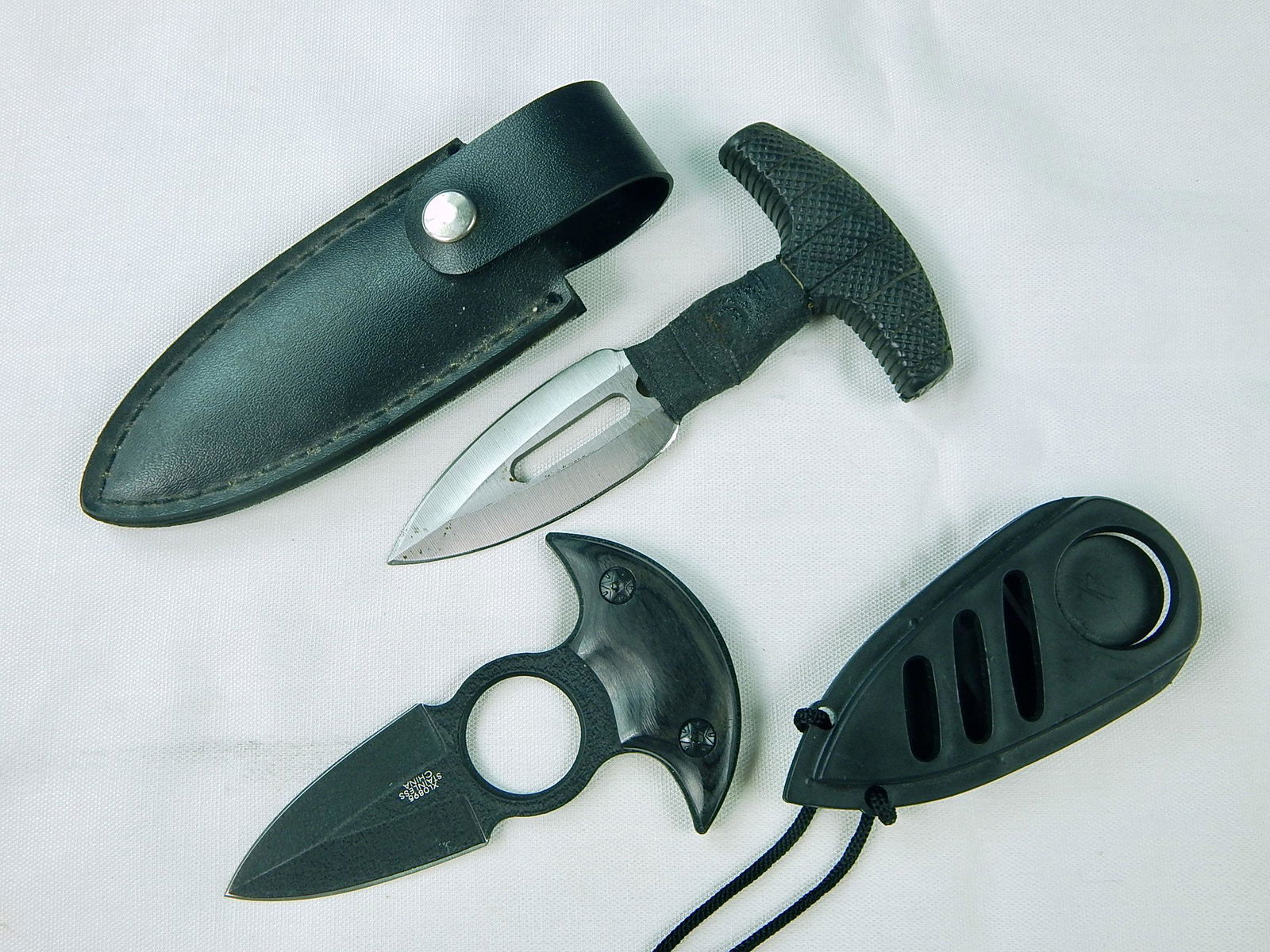 Set 2 Push Dagger Knife Tomahawk w/ Scabbard: Set of 2 Push Daggers with Scabbards.