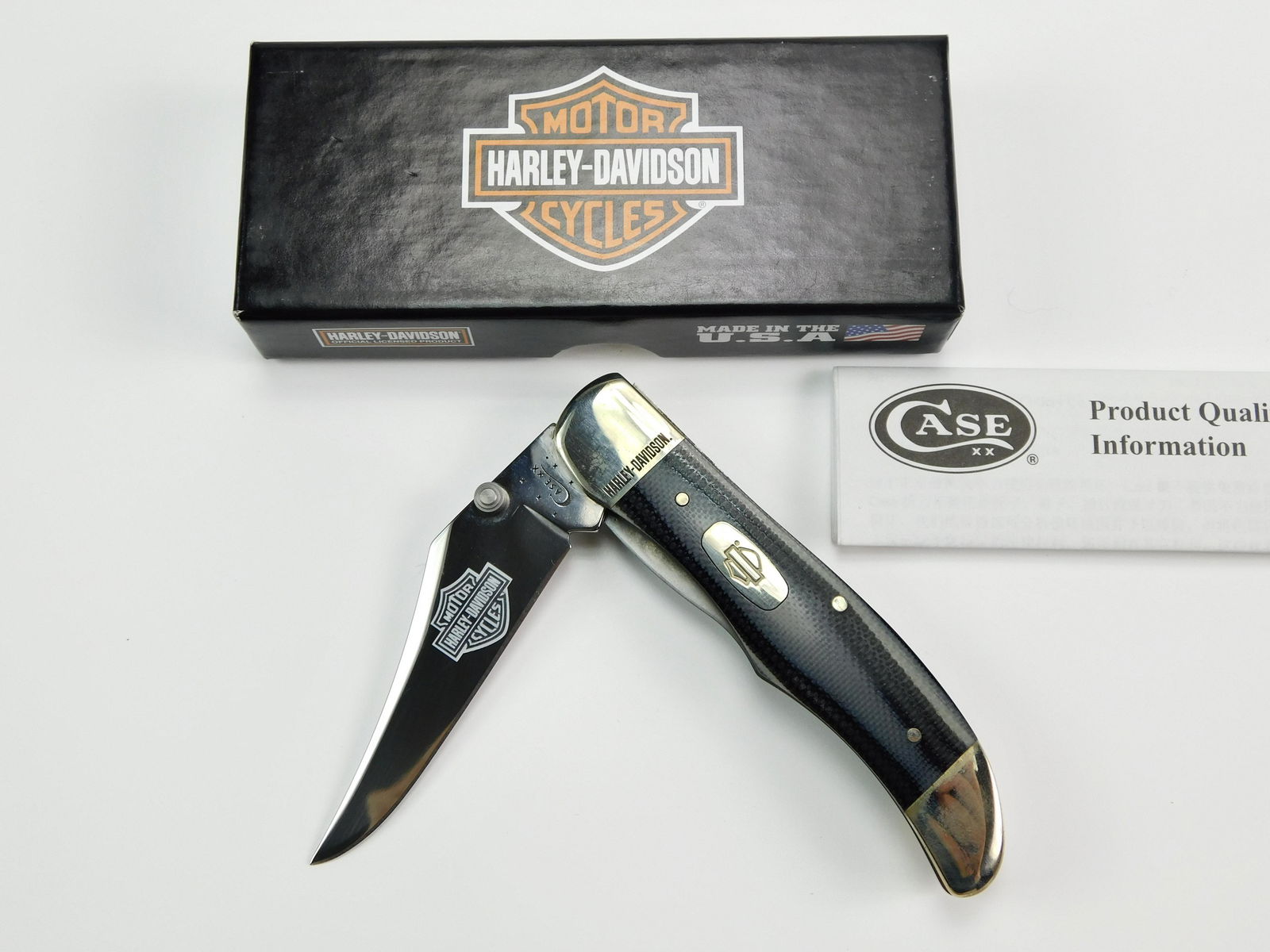 2014 Case XX Tested 101265LC SS Mid-Folding Hunter Knife: US 2014 Case XX Tested 101265LC SS Mid-Folding Hunter Black Silver Harley Davidson Folding Pocket Knife with Box. New old stock. Measurements are pictured.