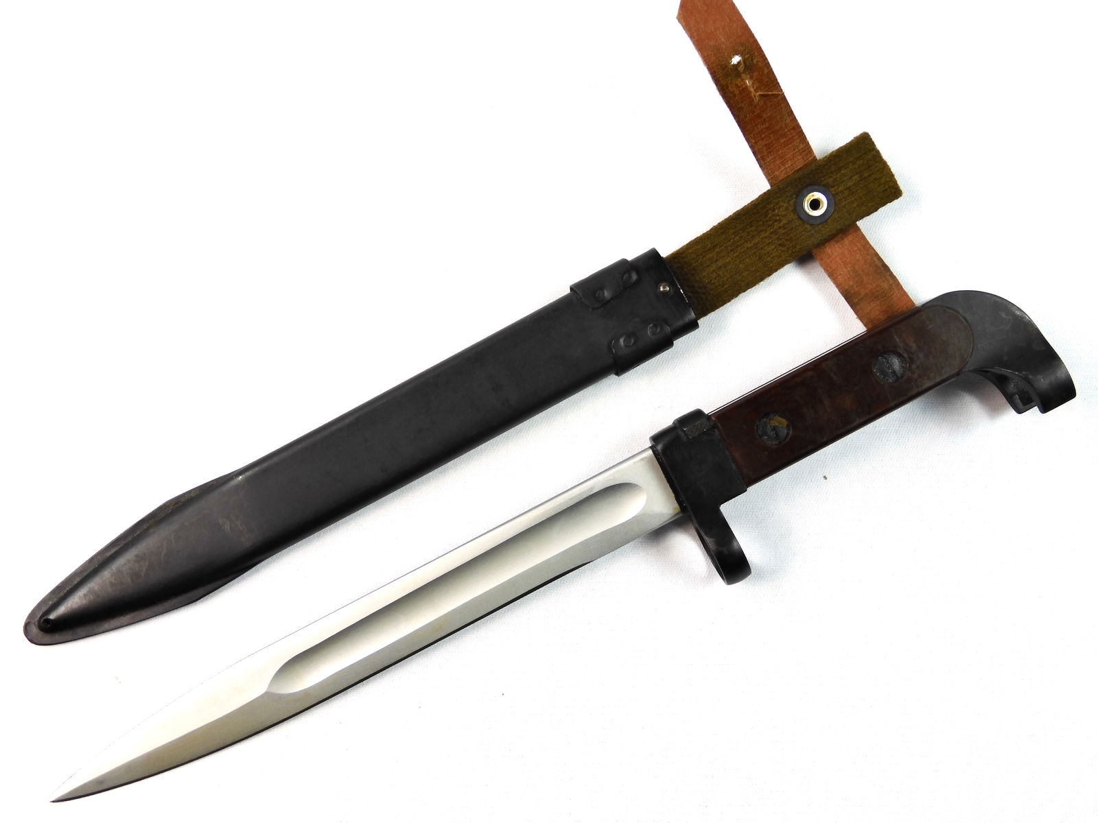 Soviet Russian USSR Post WW2 AK-47 Izhevsk Bayonet Knife: Soviet Russian AK-47 Bayonet with Scabbard. For use with the 7.62 mm Kalashnikov Ak-47 assault riffle. Produced 1953-59 at the Izhevsk Arsenal (Izhmash), Izhevsk, Russia. The reason for the unusual gr