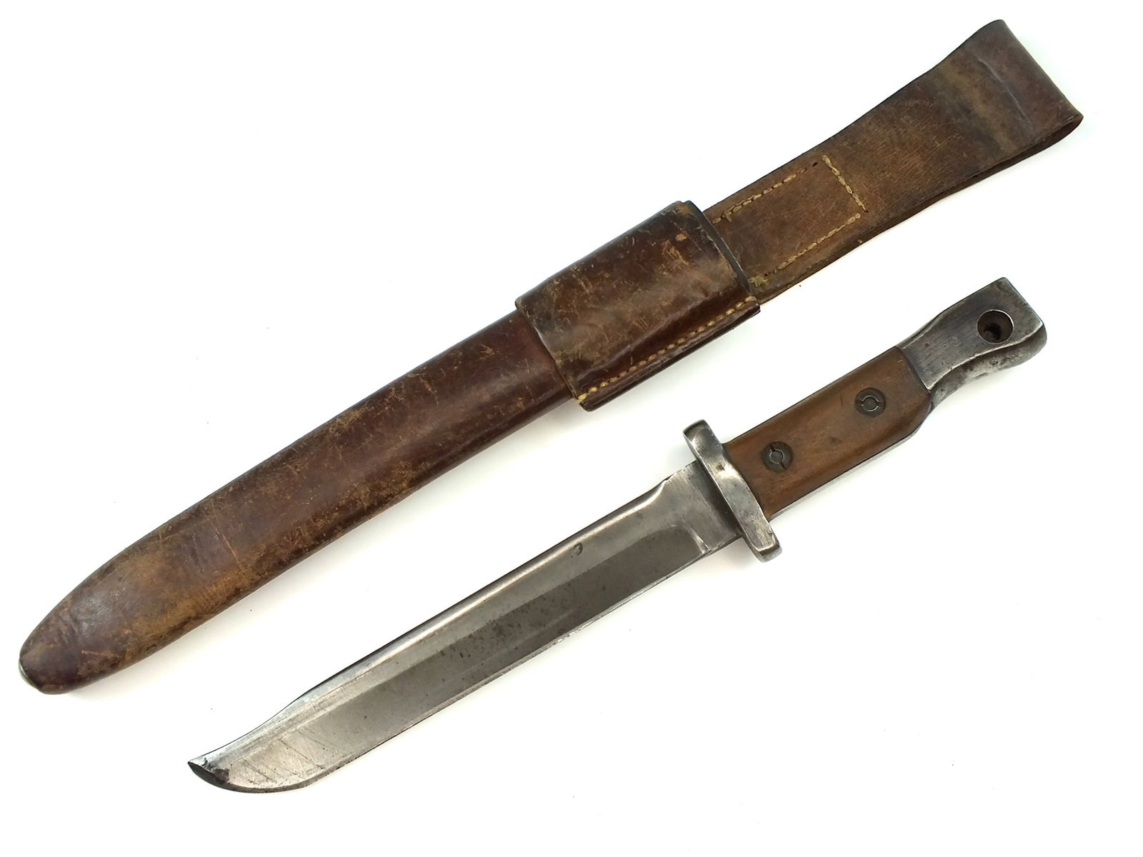 Canadian Canada WW2 Ross Bayonet Converted Fighting Knife: Canadian WW2 Ross Bayonet Converted to Fighting Knife. With leather sheath. Tight, no loose parts. Knife is 12 3/8" long with 7 7/8" blade.