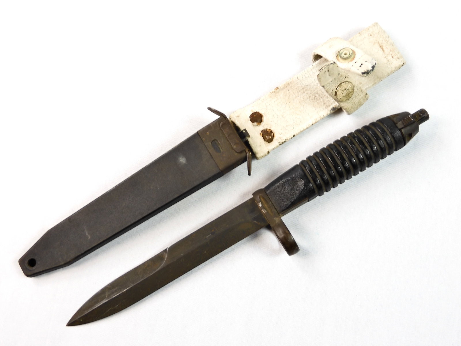 Vintage German Post WW2 H&K G3 Rifle Bayonet Knife: Vintage German Post WW2 H&K G3 Rifle Bayonet with Scabbard. 12" long with 6 1/2" blade.