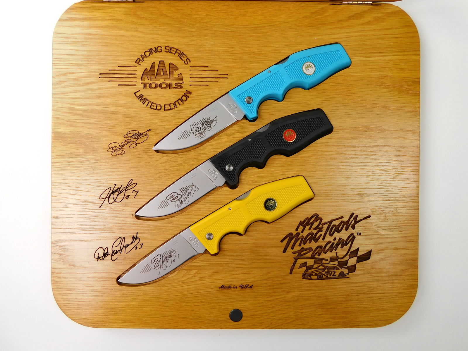 3 US Gerber Limited Mac Tools Racing Series Folding Knife: Set of 3 US Gerber Portland Limited Edition Mac Tools Racing Series Folding Pocket Knives. With display box. Measurements are pictured.