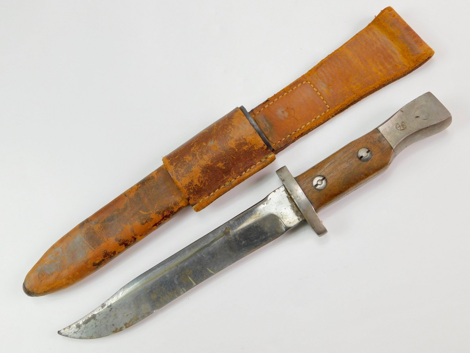 WW2 Canada ROSS Bayonet US Combat Fighting Knife: Original WW2 Canadian ROSS Bayonet Converted to US Combat Fighting Knife With leather sheath. In March 1944, 2.209 bayonets were declared surplus and sold to William Margolin of Montreal. They were th