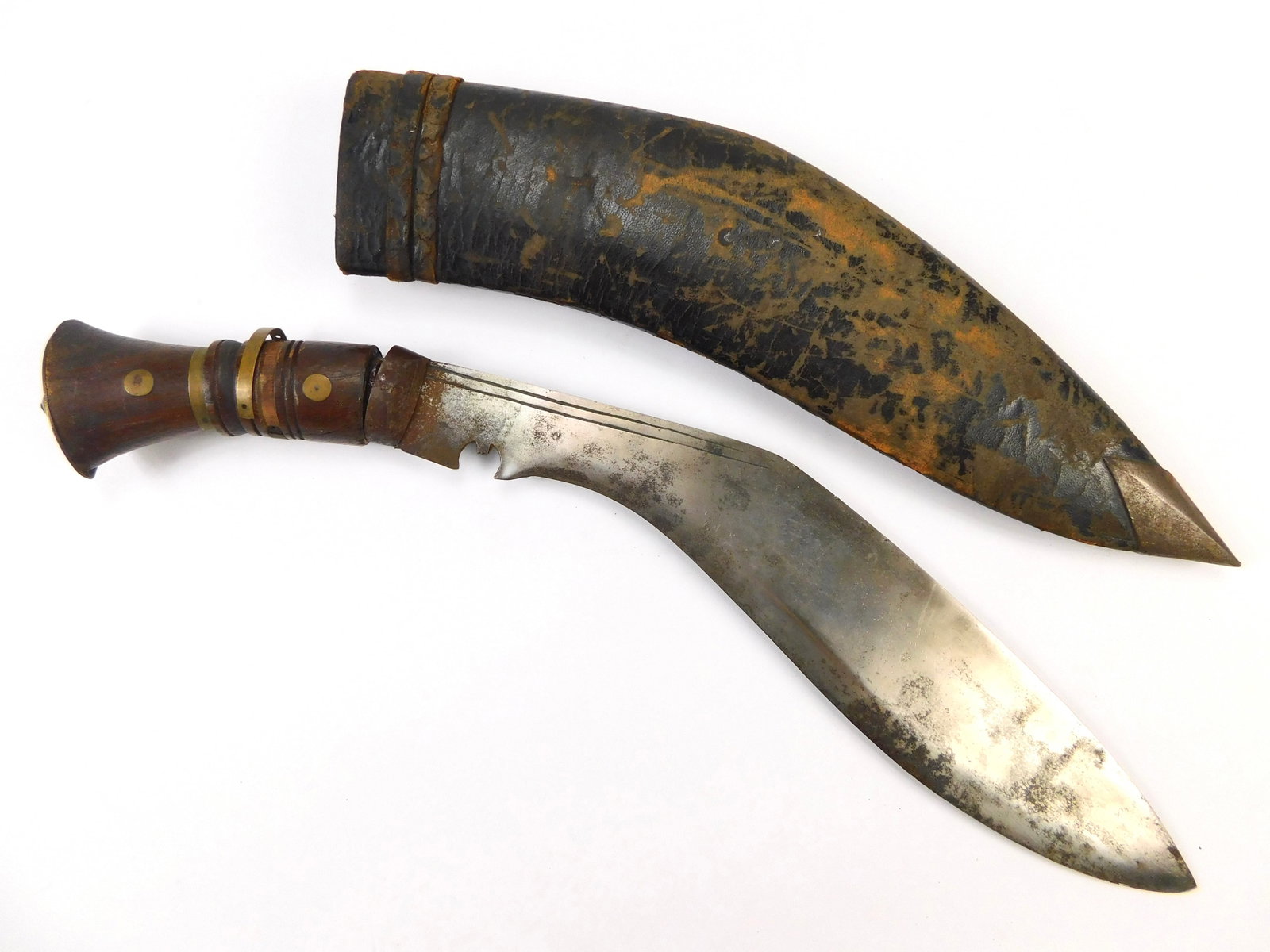Indian India WW2 Kukri Gurkha Fighting Knife with Scabbard: Indian WW2 Kukri Fighting Knife with Scabbard. 16 3/4" long with 12" blade. Handle is solid to the blade but handle rings are loose.