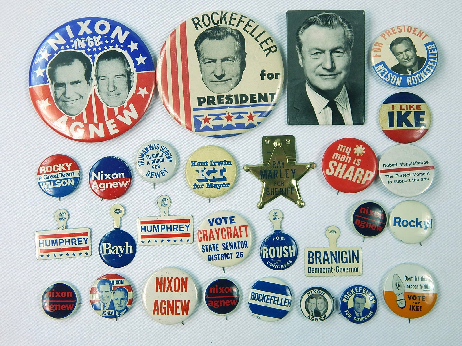 Vintage US 28 Set Pin Badge Button Election Nixon Campaign: Vintage US Lot of 28 Political Pins
