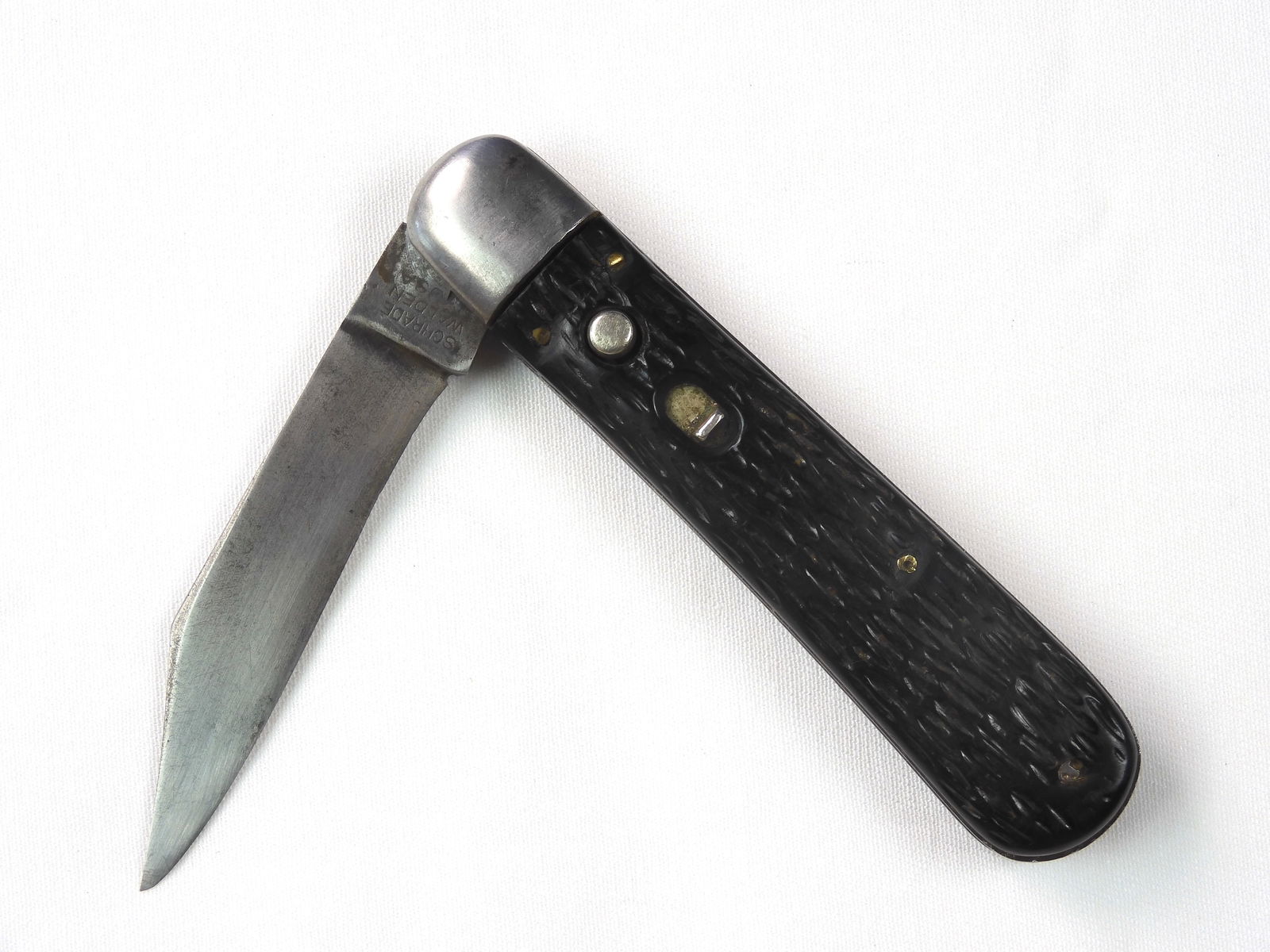 1950-56 Schrade Walden M154 Automatic Folding Pocket Knife: Vintage 1950-56 US Schrade Walden Model 154 Automatic Folding Pocket Knife. Black jigged composition plates. Measurements are pictured. Blade is a bit wobbly when open, snaps both ways. Switch blade b