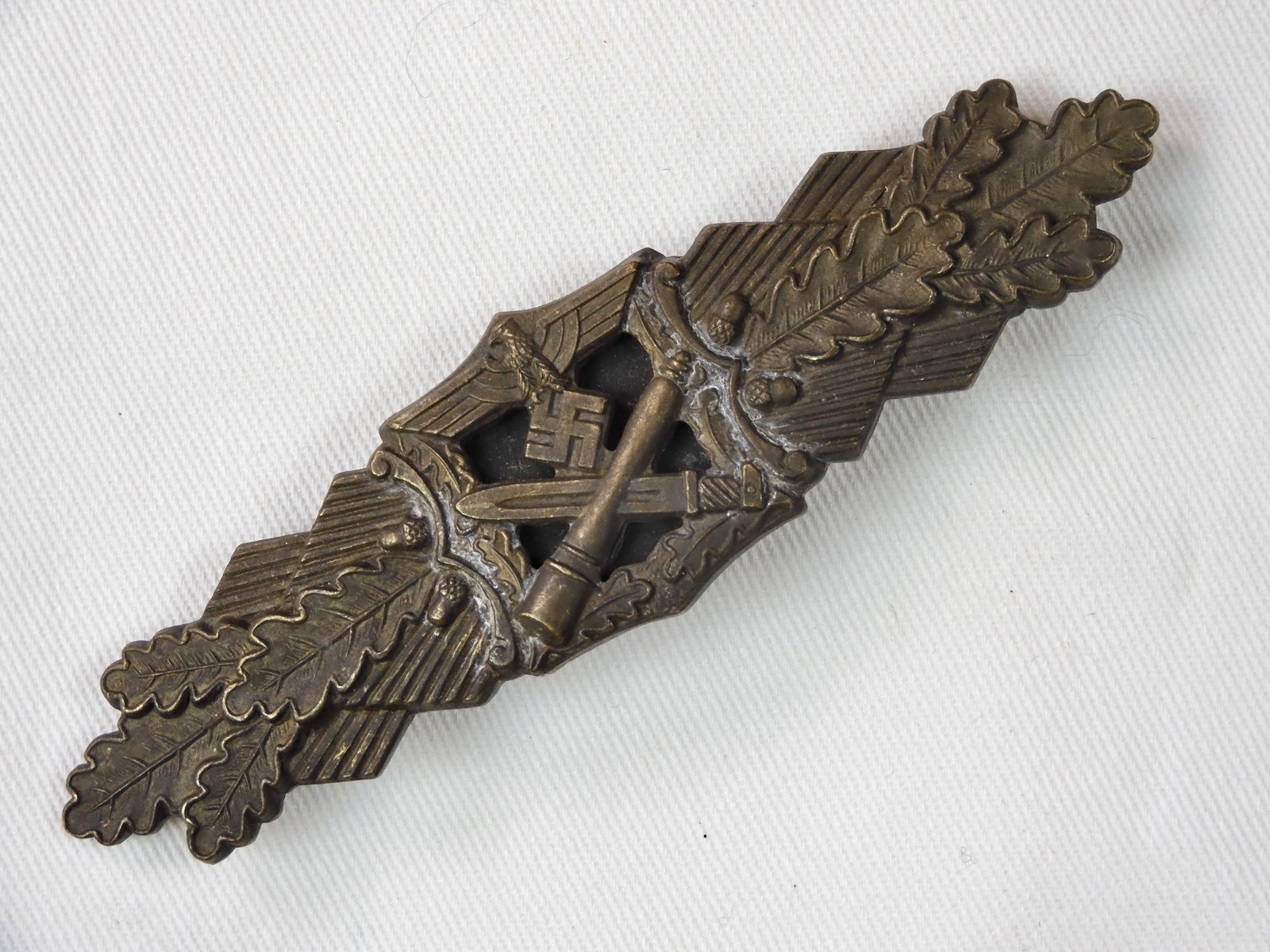 German Germany WW2 Close Combat Badge Pin: German WW2 Close Combat Badge